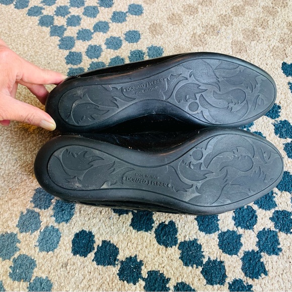 Donald J. Pliner Women's Glossy Black Flats - Picture 2 of 2